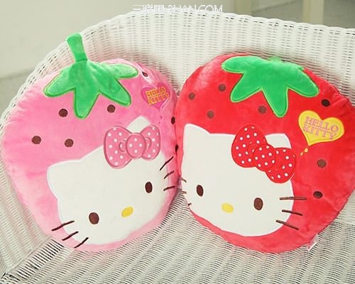 hello kitty 粉色草莓抱枕，靠墊。非常的漂亮哦